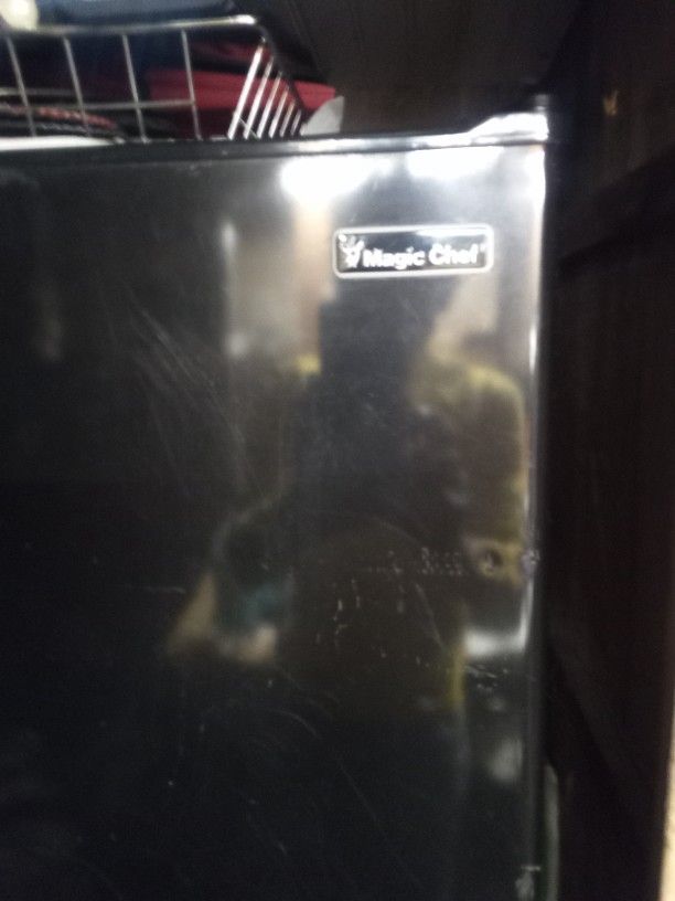 Magic Chef Mini Refrigerator