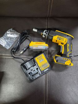 Dewalt 20V Screw Gun Kit with 1.7Ah Battery and Charger