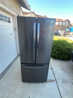 Lg refrigerator like new  medium size 30 inches wide