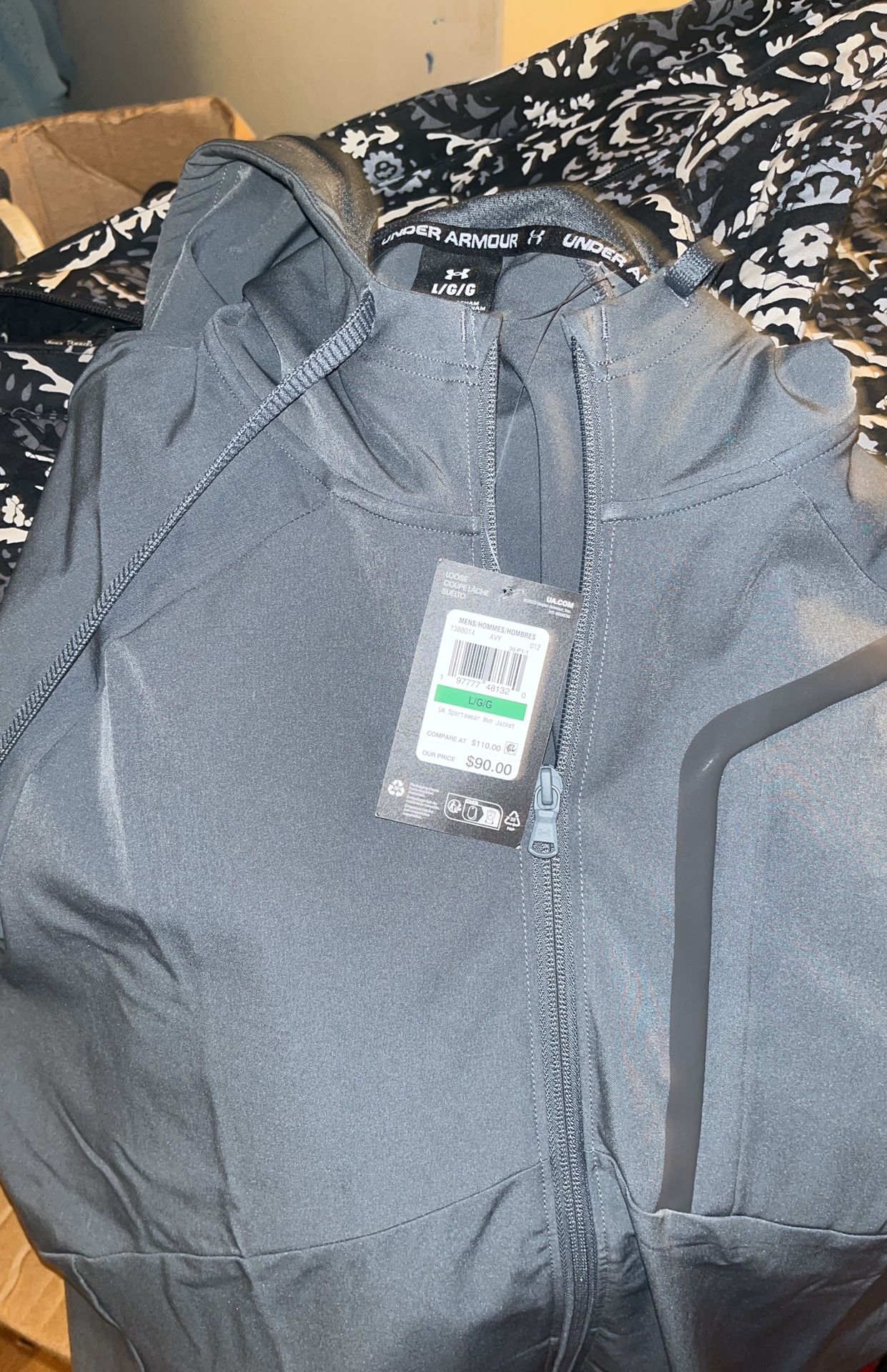 Lg Underarmour Windbreaker