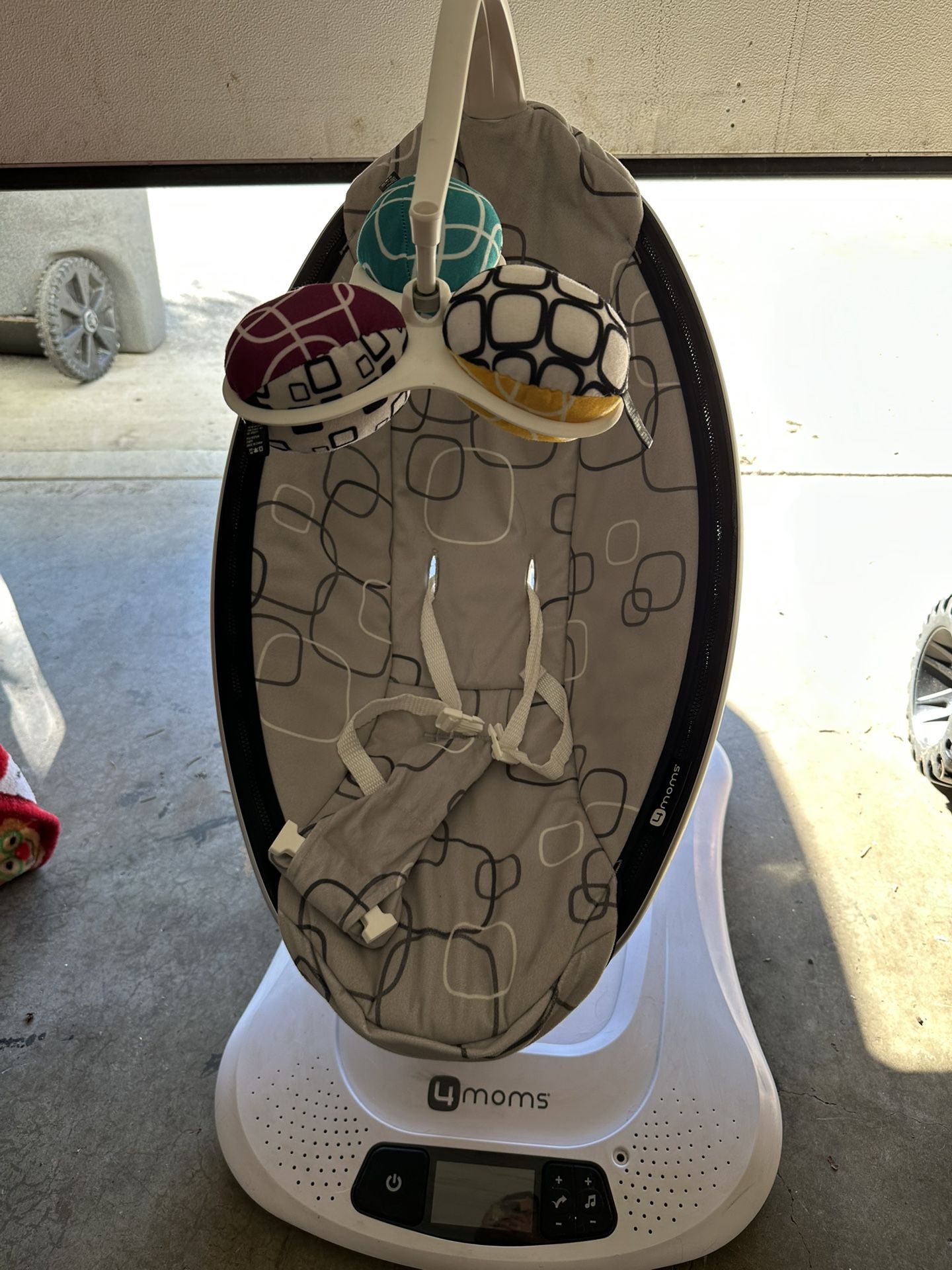 4moms mamaRoo 4 Multi-Motion Baby Swing