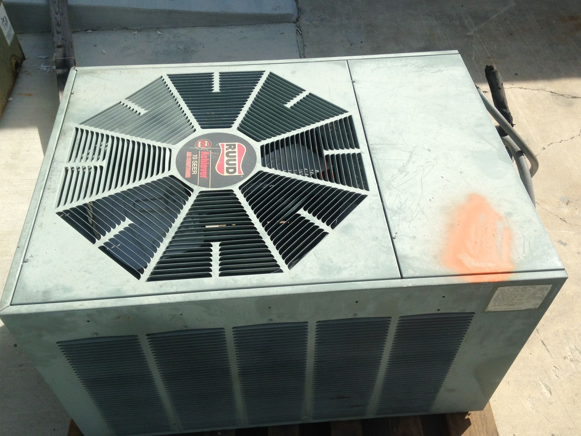 RUUD Air Conditioner - UAKA-048JAZ