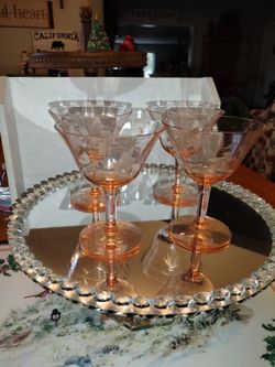 Set Of 4, Pink Depression Glasses, Cocktail 🍸, Mint Condition.