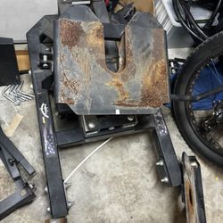 Sliding 5Th Wheel Hitch With Pin Adapter And Attachment Plate