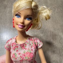 Barbie w/ wristlet purse 