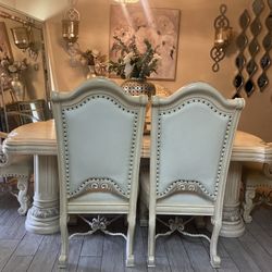 Elegant Design Dining Table 