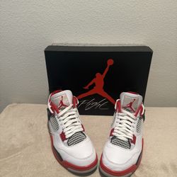 Jordan 4 Fire Red Size 9.5