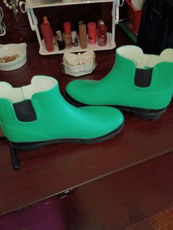 Women's rain boots