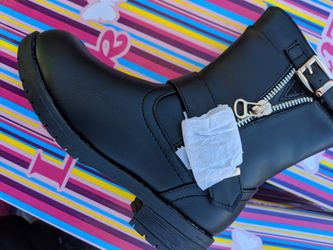 Girl's boots