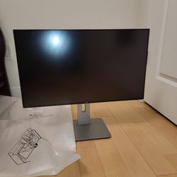 
 Dell UltraSharp U2718Q - 27-inch 4K UHD HDR Monitor (Great Condition)