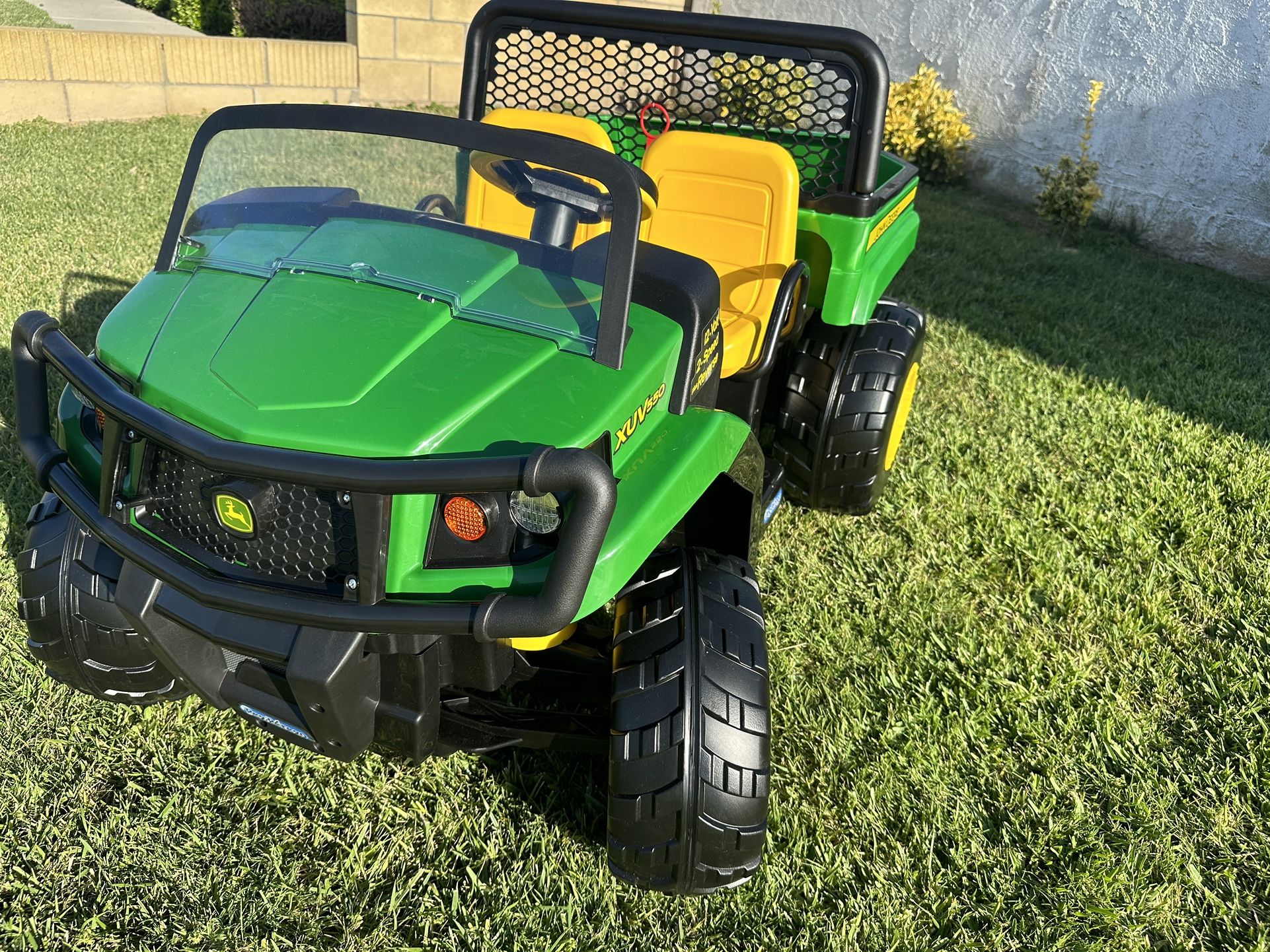 Peg Perego John Deere Gator XUV 12-volt Battery-Powered Ride-On, for a Child Ages 3-7
