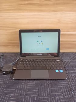 Samsung 500C XE500C13-K02US 11.6" Chromebook 3 Celeron N3050 1.60 GHz 4GB 16GB