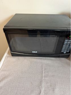 Compact Microwave for Small Spaces -700 Watt - Black
