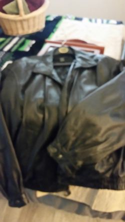 A A A XL Like New Leather BomberJacket Keep You Warm