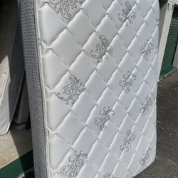 Queen  Mattress And Box Spring 