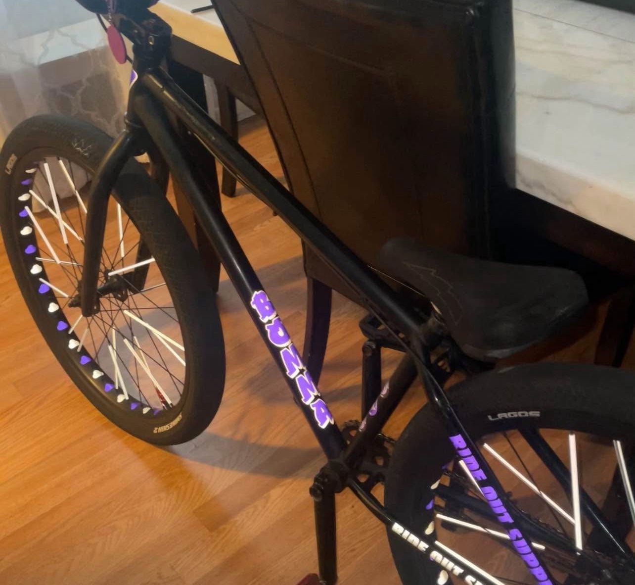 Black/purple Bomma
