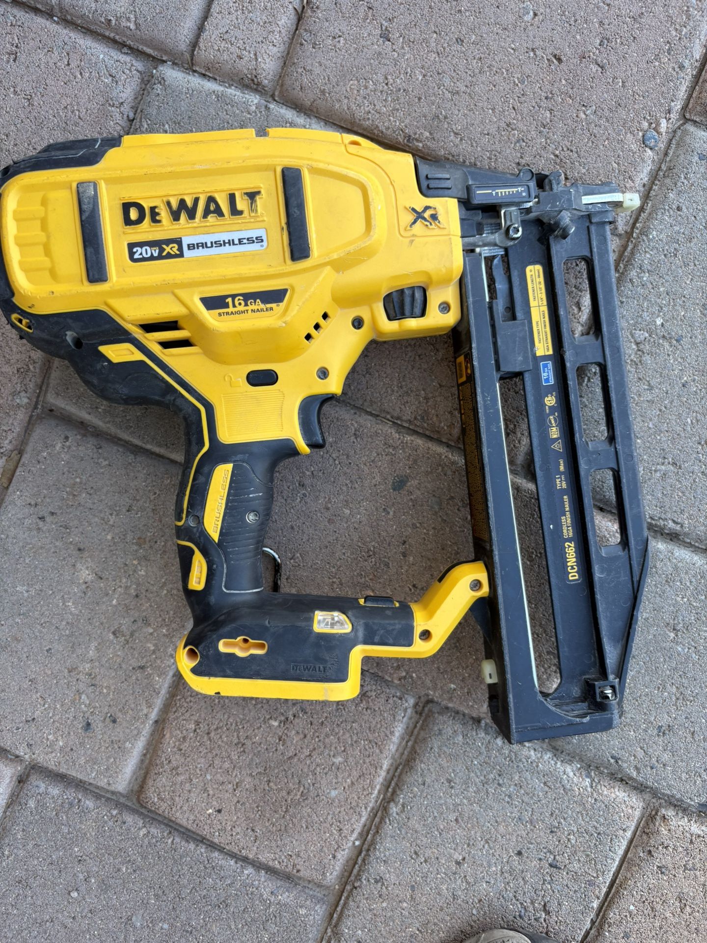 DeWalt 16 gauge finish nail
