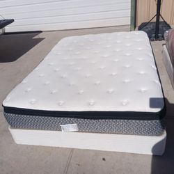 Sealy Queen Pillowtop Mattress And Box Spring 