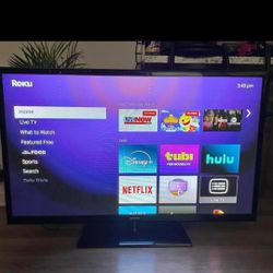 32 Inch Samsung TV W/roku 