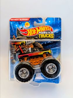 Hot Wheels Monster Trucks 1983 Chevy Silverado Connect and Crash 1:64 Diecast