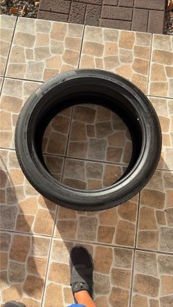 Tire Continental Pro contact 235/40 R19 Tesla 80 % Life 