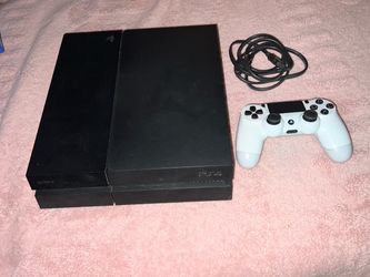 PLAYSTATION 4 WITH 3 GAMES