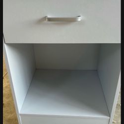 Beautiful Contemporary Piece In White - New!