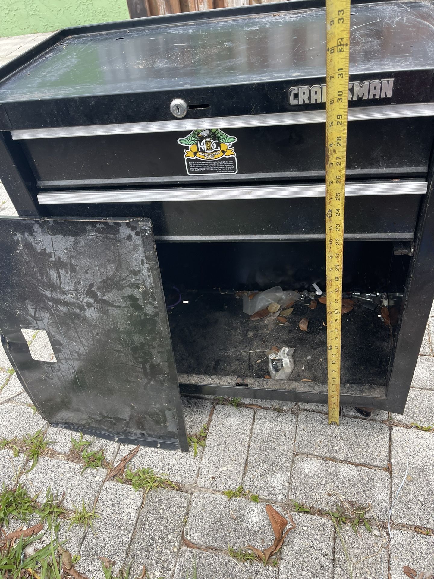 Black craftsman toolbox(wheels Underneath)