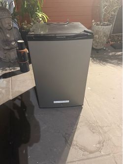 Mini fridge 35$