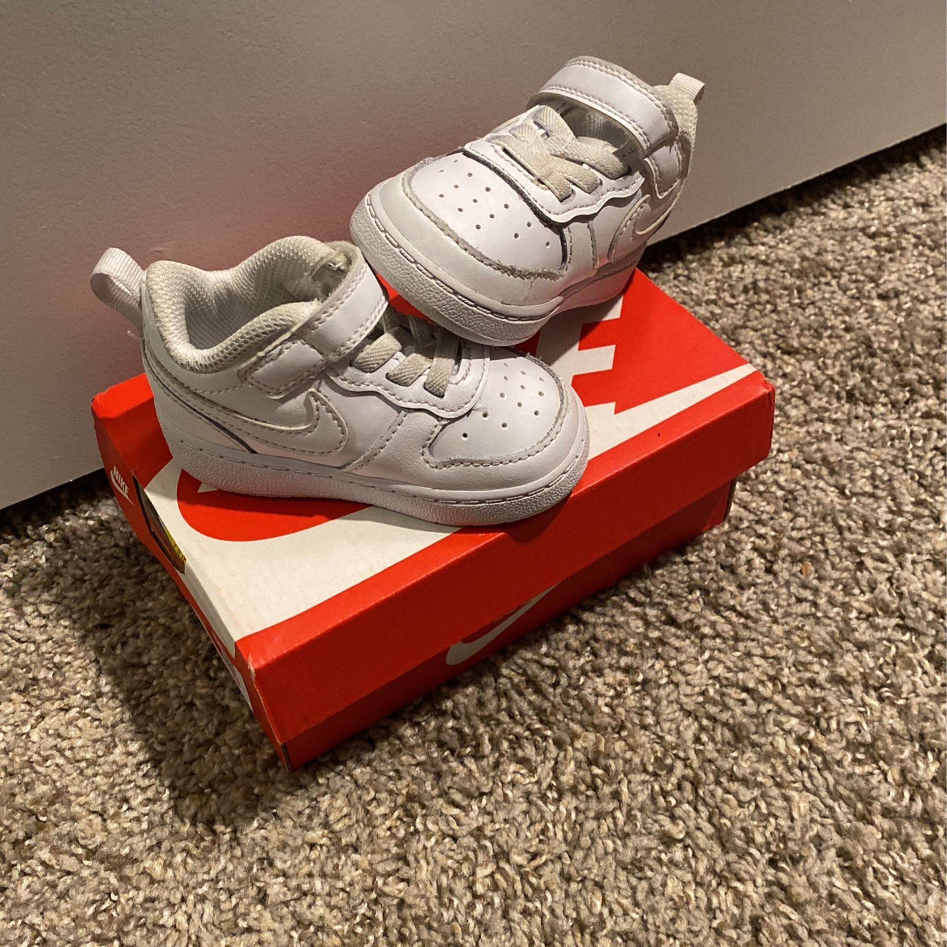 Toddler Nike Sz 4