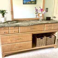 Maple Dresser W/large Mirror And Dual Hampers