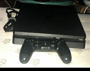 PS4 SLIM like new
