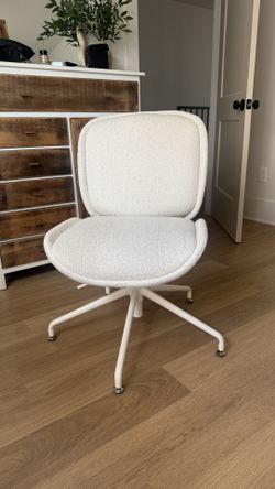 Modern White Bouclé Swivel Chair