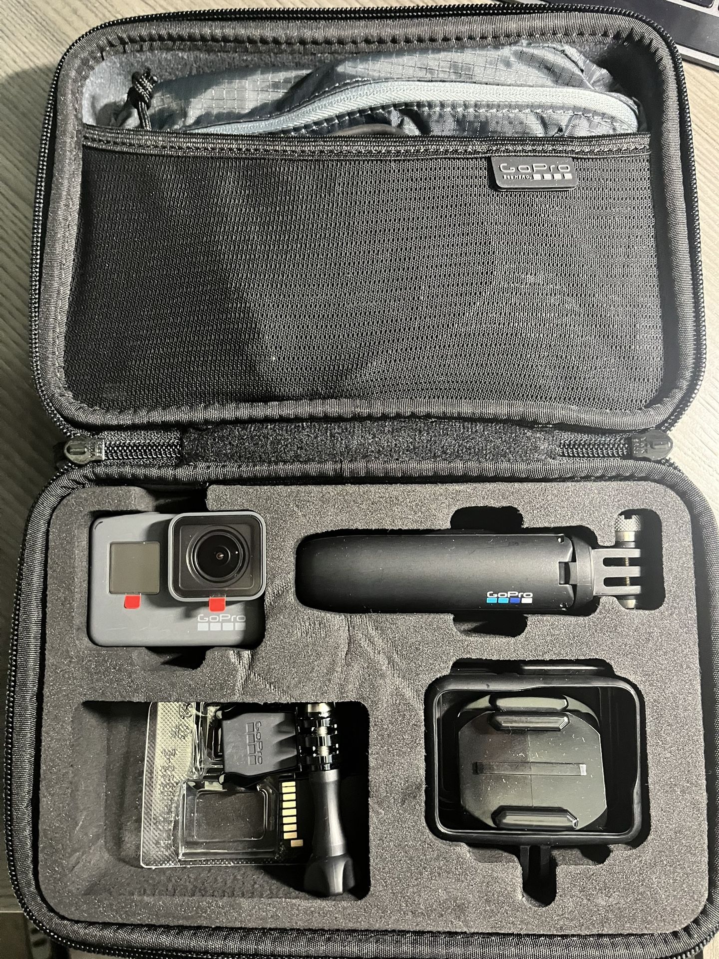 Go Pro hero 5 Black Kit - With Case