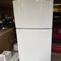 FRIGIDAIRE Refrigerator/freezer Combo Brand New 