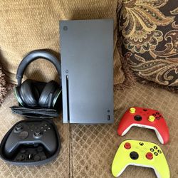 REDUCED 1TB Xbox Series X with Accessories