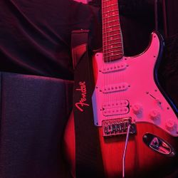 🎸 Squier by Fender Bullet Stratocaster HSS – Two-Tone Sunburst (Mint Condition, New Strings, Setup, Strap & Picks) Electric Guitar