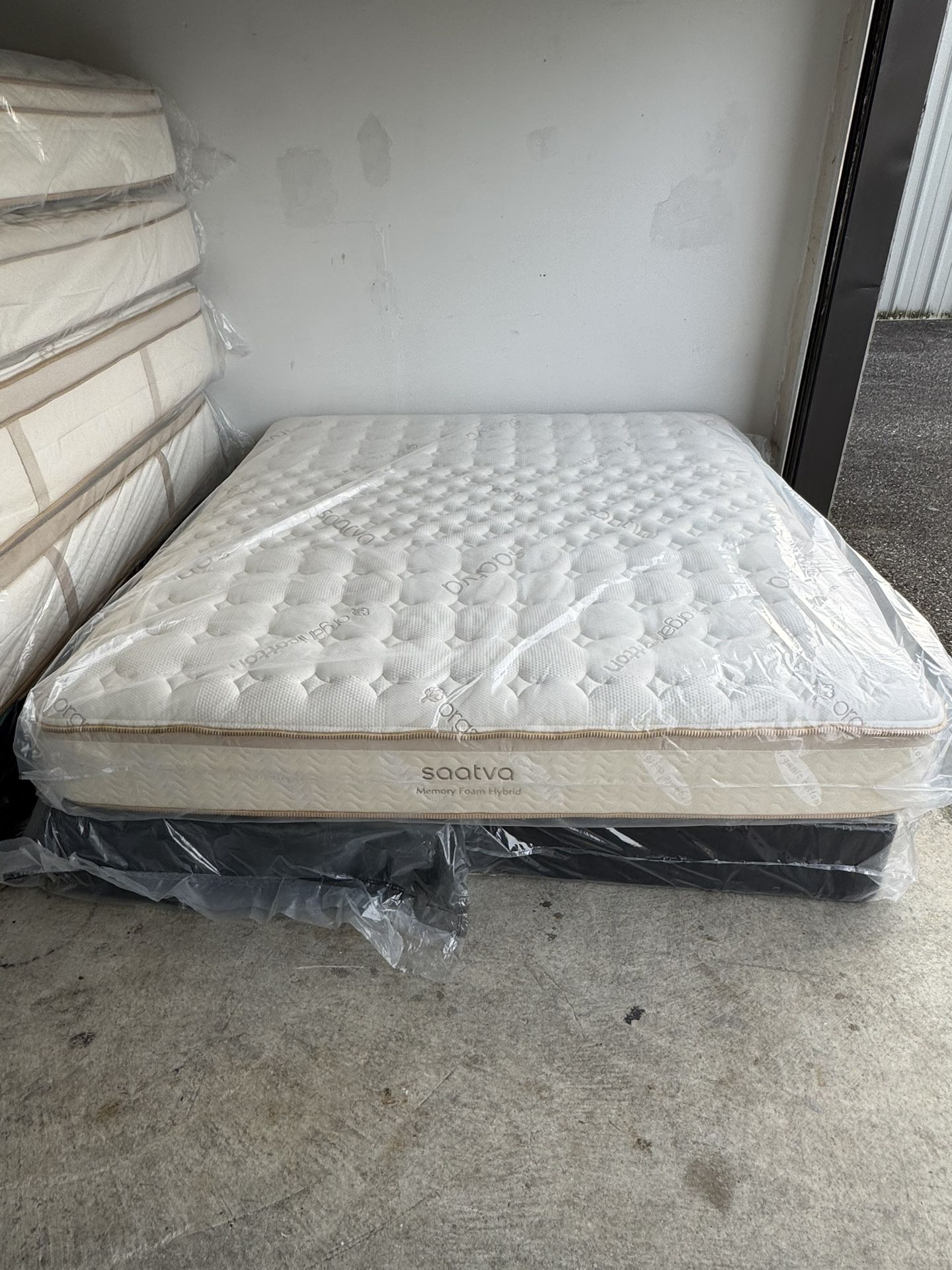Saatva Memory Foam Hybrid Cali King Mattress -Delivery Available