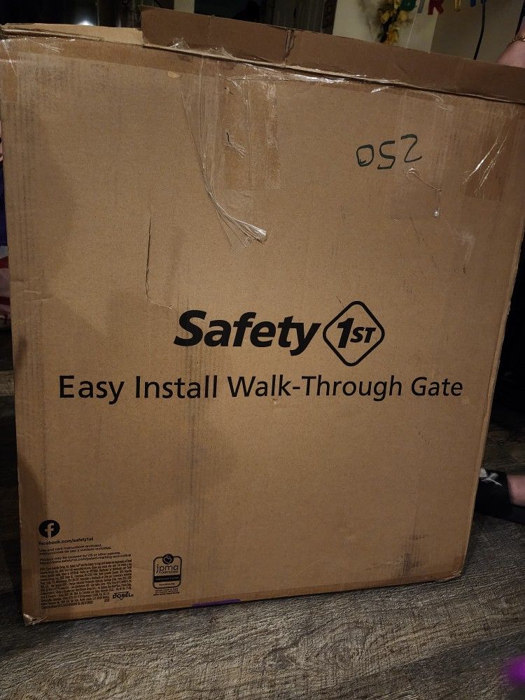 Safety 1st Easy Install Walk Through Gate #282
