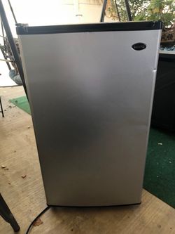 Sanyo SR-3720M Mini Refrigerator w/ ice box- works great!