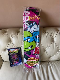 TMNT Pizzeria Santa Monica Exclusive Skateboard Deck Leonardo 8.0 Leo
