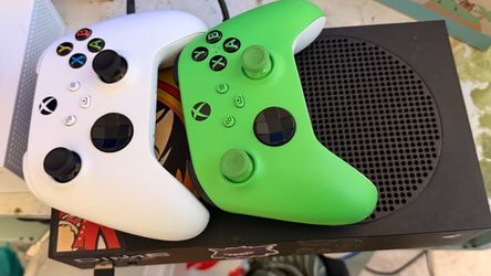 Xbox Series S 1tb w/all cables and 2 controllers