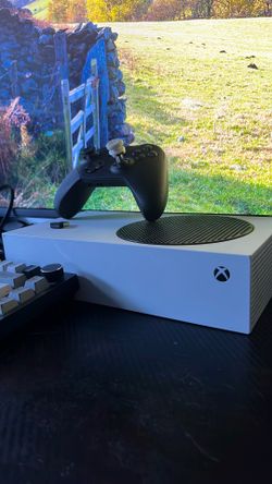 xbox series s, xbox elite 2 controller, wireless creamy mechanical keyboard.