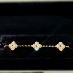18k yellow gold Van cleef Alhambra style diamond 5 motifs clover shape stone bracelet