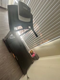 ProForm Trainer 430i Folding Treadmill – Excellent Condition
