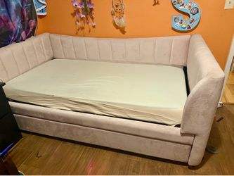 Pink velvet daybed with trundle