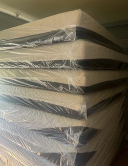 10” THICK QUEEN MEMORY FOAM MATTRESS!!