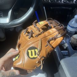 A2000 Baseball Glove 