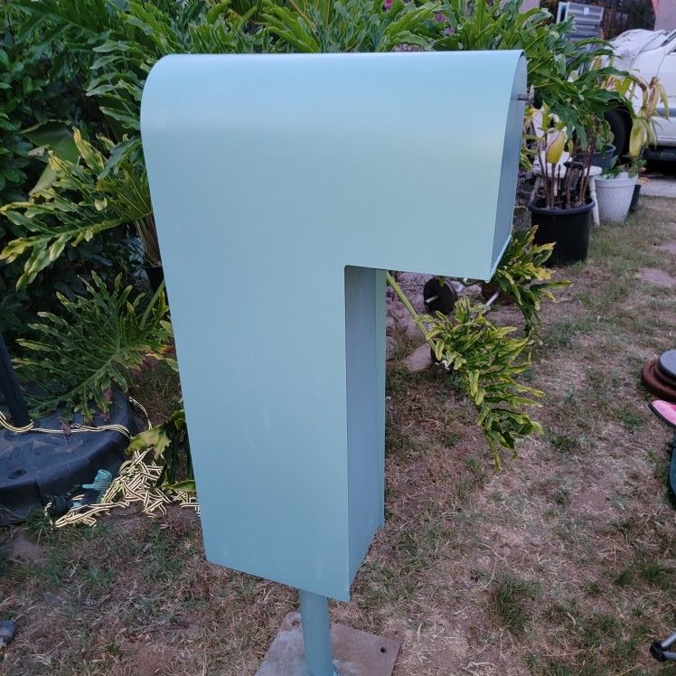 Armadillo Locking Mailbox for Sale in San Diego, CA OfferUp