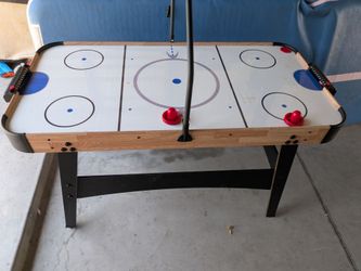 Air hockey table